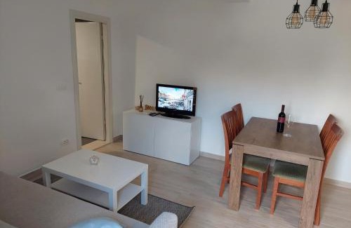 Trpanj Apartment | Pet-Friendly Retreat by Antunovic Winery - Rated 10/10
