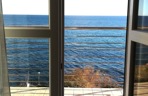 Piani Paorelli Apartment | Pet Friendly Apartment by Rino with Oceanfront Views