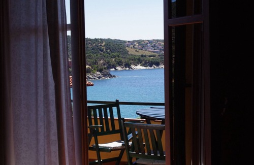 Sithonia Apartment | Seaside Apartment with Balcony & Spa, Rated 9.6/10