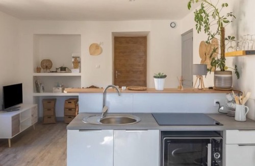 Oloron-Sainte-Marie Apartment | Apartment Chez Marie Pierre in Oloron-Sainte-Marie - 2 persons, 1 bedrooms