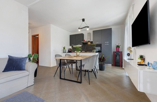 Vesio Apartment | Apartment 'Casa Vacanze Leon' with Lake View, Private Garden and Wi-Fi