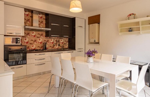 Castello Apartment | Pet-Friendly Apartment Ca del Bernardi: Guest Rated 8.3/10