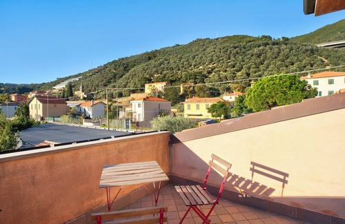 Taggia Apartment | Relaxing Apartment 'Ca' Du Barba' with Garden & Wi-Fi