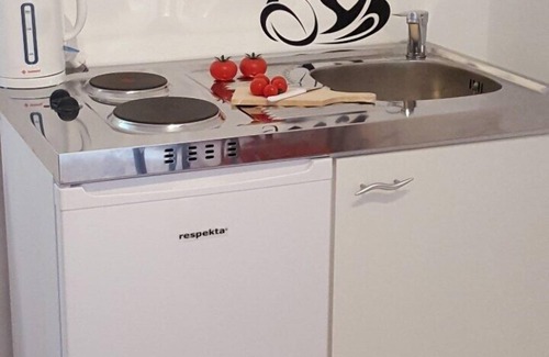 Gruz Apartment | Apartment Caceris: Guest Rated 10/10 with Breakfast & Kitchen