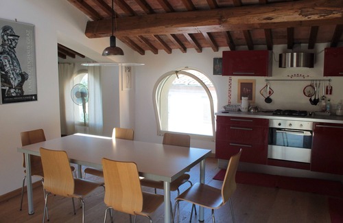 Calci Apartment | Relaxing Apartment 'Calci - Dal Monte Al Mare' with Garden