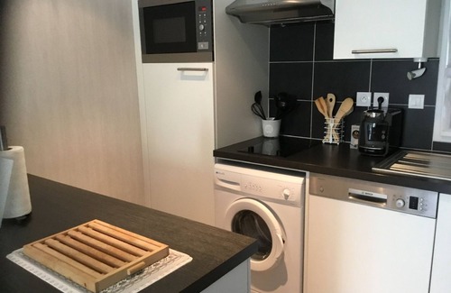 Rotheneuf-Le Pont Apartment | Bright Apartment with Ocean View & Pool in Seaside Town
