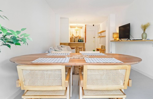 Vilafortuny Apartment | Apartment 'Cambrils Front De Mer' with Shared Pool, Terrace and Air Conditioning