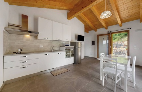 Zignago Apartment | Apartment 'Camera 3' with Mountain View, Private Terrace and Wi-Fi