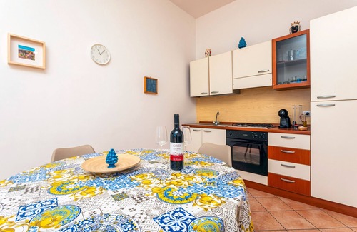 Piedimonte Etneo Apartment | Apartment 'Camia Etna House - Familiare' with Sea View, Wi-Fi and Air Conditioning