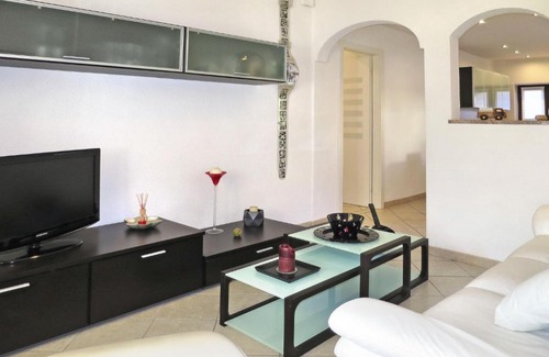San Pietro Sovera Apartment | Pet-Friendly Apartment Carla-1: A Family Retreat Awaits!