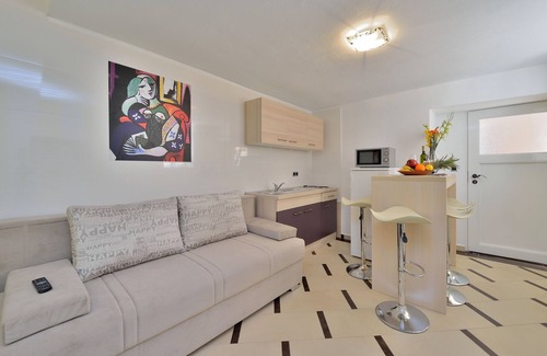 Novigrad Apartment | Cozy Apartment Carpe Diem with Pool and Breakfast Included