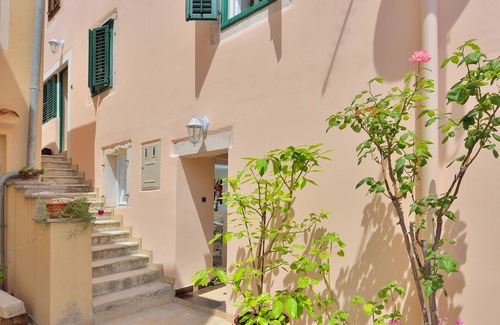 Novigrad Apartment | Cozy Apartment Carpe Diem with Pool and Breakfast Included