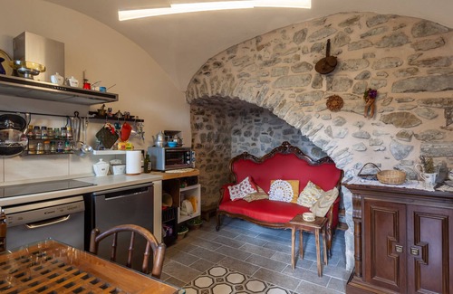 Bagnone Apartment | Apartment 'Casa Al Ponte Vecchio' with Private Terrace and Wi-Fi
