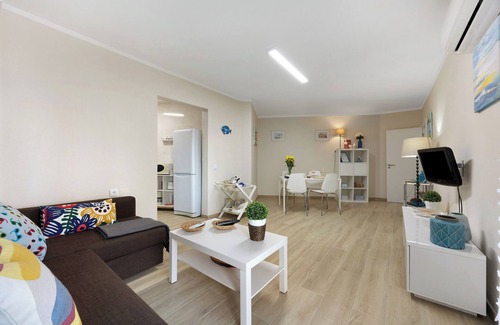 Praia da Rocha Apartment | Beachfront Apartment "Casa Azul" with Balcony & Wi-Fi