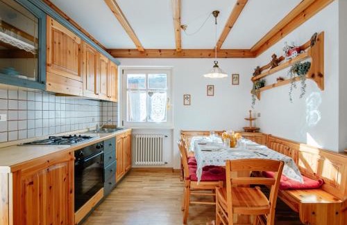 Campestrin Apartment | Family-Friendly Apartment Casa Bucci with Hot Tub Amenities