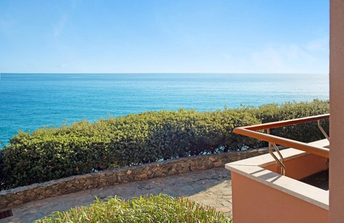 Arenzano Apartment | Oceanfront Apartment "Casa Costa" with Garden & Wi-Fi