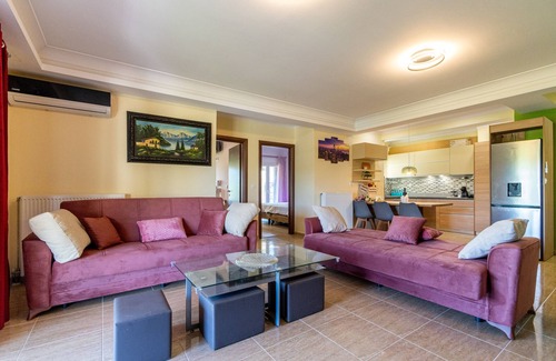 Dafnata Apartment | Cozy Apartment 'Casa D'Irene' with Mountain View & Wi-Fi