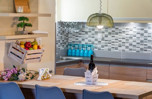 Dafnata Apartment | Cozy Apartment 'Casa D'Irene' with Mountain View & Wi-Fi