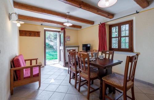 Sampeyre Apartment | Family-Friendly Apartment Casa del Ponte with Pool Access