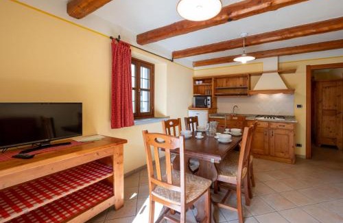 Sampeyre Apartment | Family-Friendly Apartment Casa del Ponte with Pool Access