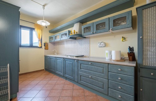 Schifoni Apartment | Apartment 'Casa Del Sole Con Terrazza' with Sea View, Wi-Fi and Air Conditioning