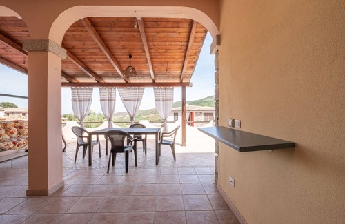 Schifoni Apartment | Apartment 'Casa Del Sole Con Terrazza' with Sea View, Wi-Fi and Air Conditioning
