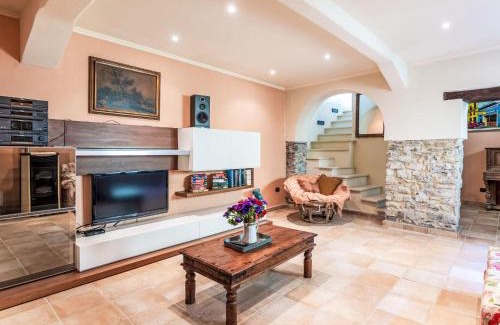 Pietrabruna Apartment | Family-Friendly Apartment Casa Derna Awaits Your Stay