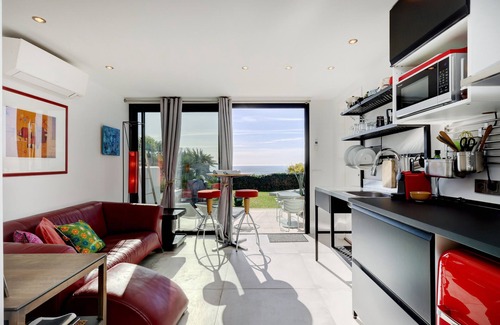 San Roque Apartment | Casa Domino 1: Oceanfront Apartment with Pool & Terrace