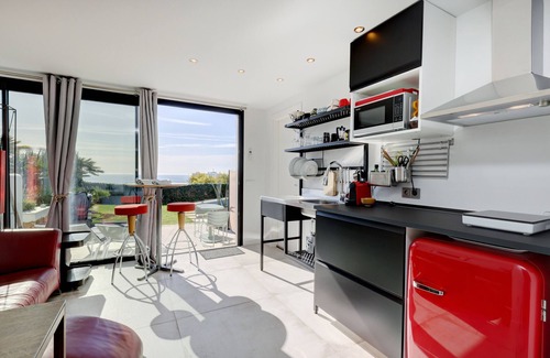 San Roque Apartment | Casa Domino 1: Oceanfront Apartment with Pool & Terrace