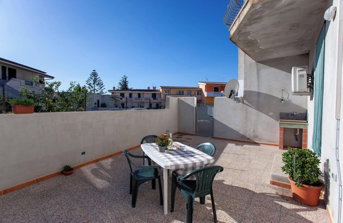 Orosei Apartment | Beachside Apartment Casa Francesco with Terraces & Garden