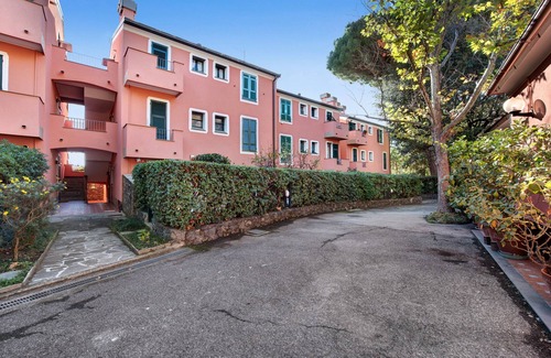 Arenzano Apartment | Sea View Apartment "Casa Giuditta" with Balcony & Wi-Fi