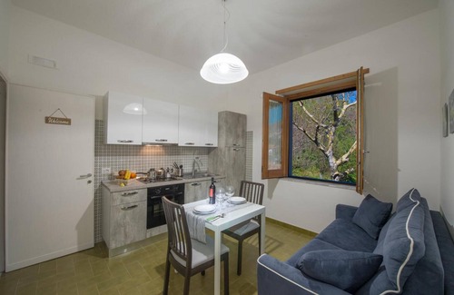 Bomerano Apartment | Apartment 'Casa Loreto Agerola' with Mountain View, Wi-Fi and Air Conditioning