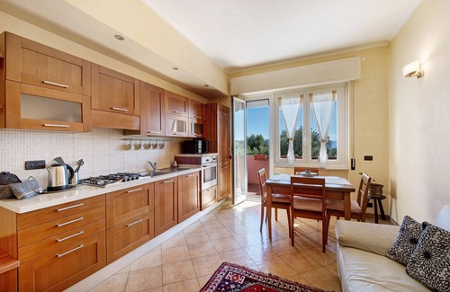 Arenzano Apartment | Cozy Apartment 'Casa Luciano' with Ocean View & Balcony
