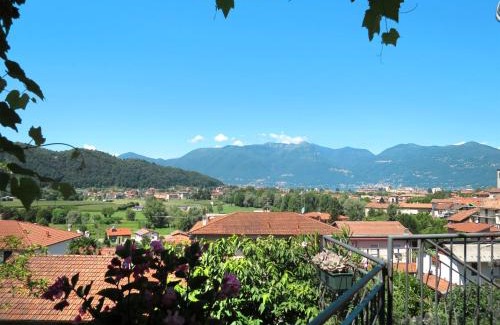 Luino Apartment | Stylish Apartment Casa Riboni: Pet & Child Friendly Stay