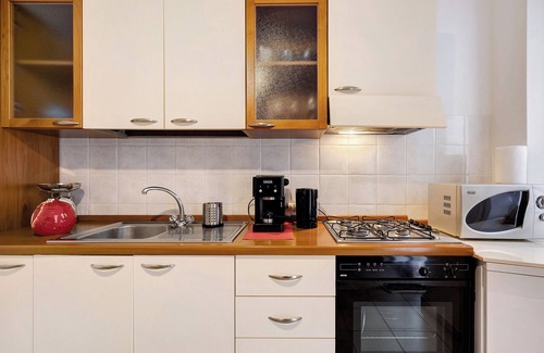 Alassio Apartment | Coastal Getaway: Casa Rosso Melograno with Balconies & Wi-Fi