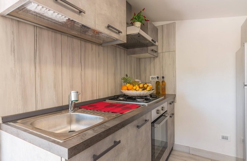 Syracuse Apartment | Relax at Casa Vacanza CeG with Pool, Jacuzzi & Garden