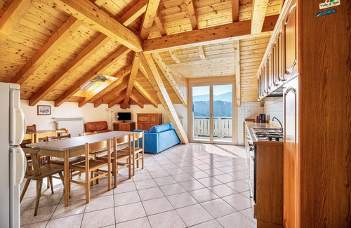 Brez Apartment | Apartment 'Casa vacanze Rosa 8 con mansarda' with Mountain View, Balcony and Wi-Fi