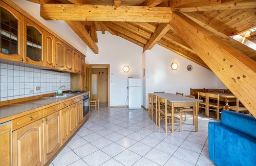 Brez Apartment | Apartment 'Casa vacanze Rosa 8 con mansarda' with Mountain View, Balcony and Wi-Fi
