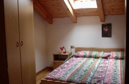 Brez Apartment | Cozy Apartment 'Casa Vacanze Rosa 9' with Mountain Views