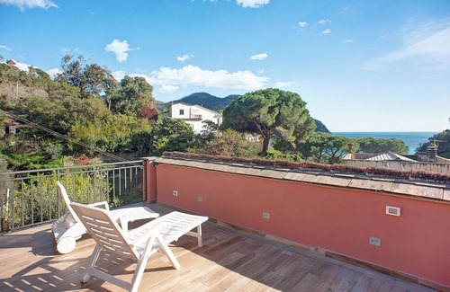 Levanto Apartment | Cozy Casa Zagare Sul Mare with Ocean View and Terrace