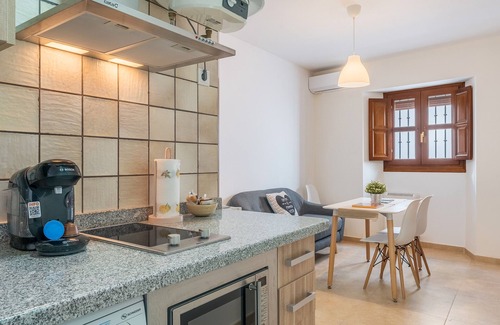 Guadix Apartment | Apartment 'Cascamorras' with Wi-Fi and Air Conditioning