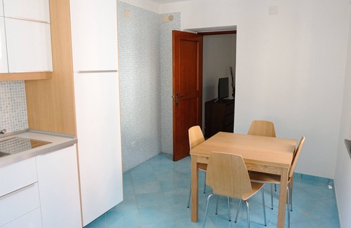 Cetara Apartment | Apartment 'Ce Tour - Casa Cetara Centro' with Balcony, Wi-Fi and Air Conditioning
