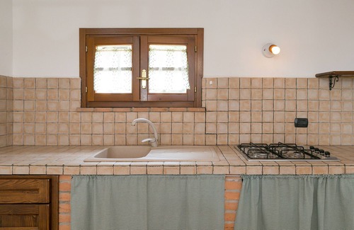 Piombino Apartment | Apartment 'Cedro' with Shared Pool, Wi-Fi and Air Conditioning