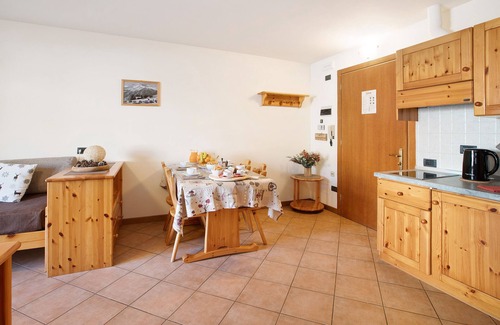 Santa Caterina Valfurva Apartment | Cozy Chalet Primula 5 with Mountain View and Shared Garden