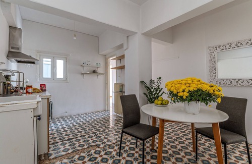 Kallithea Apartment | Central Apartment with Balcony, Ocean View & Wi-Fi