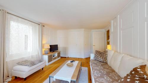 Sankt Moritz-Bad Apartment | Family-Friendly Stay at Apartment Chavallera 5, Rated 9.1