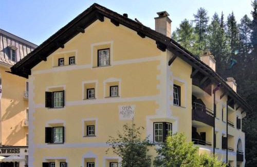 Sils-Maria Apartment | Pet-Friendly Retreat at Apartment Chesa Alvetern 5