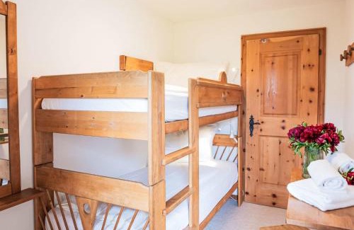 Sils-Maria Apartment | Pet and Child-Friendly Apartment Chesa Polaschin B - Sils