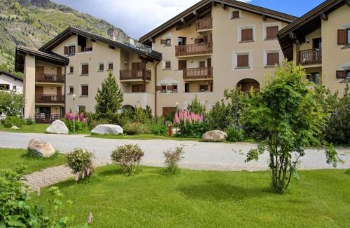 Sils-Maria Apartment | Pet and Child-Friendly Apartment Chesa Polaschin B - Sils