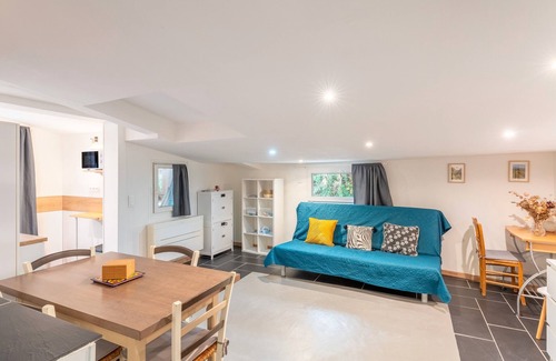 Vedene Apartment | Apartment 'Chez Patricia En Provence' with Shared Pool, Wi-Fi and Air Conditioning